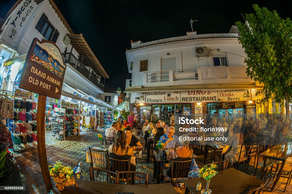 άδεια τραπέζια